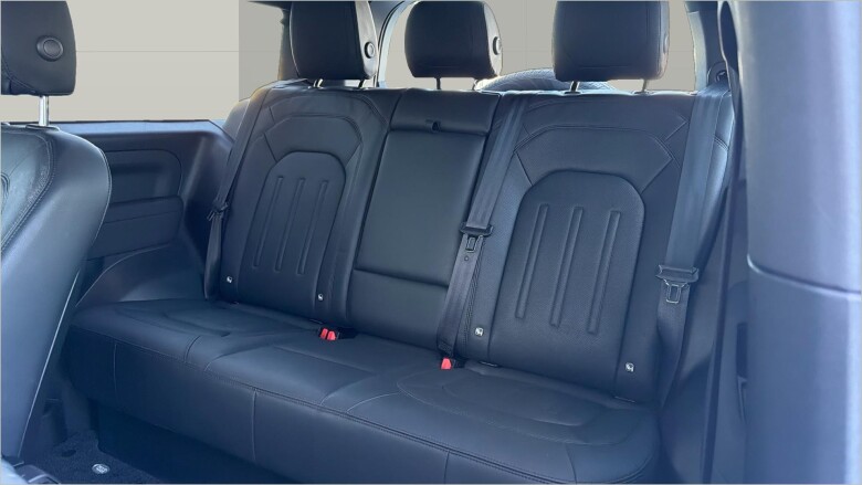 Land Rover Defender 2.0 P300 SE 90 3dr Auto Petrol Estate